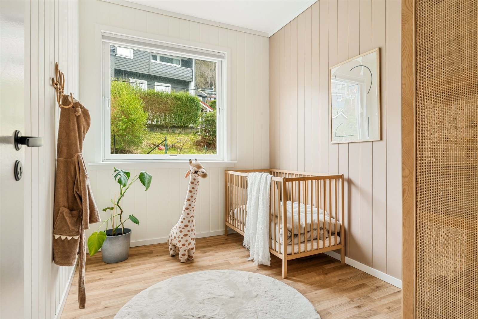 Det andre soverommet måler 6,4 m² og har god plass til seng og garderobeskap. Galleribilde