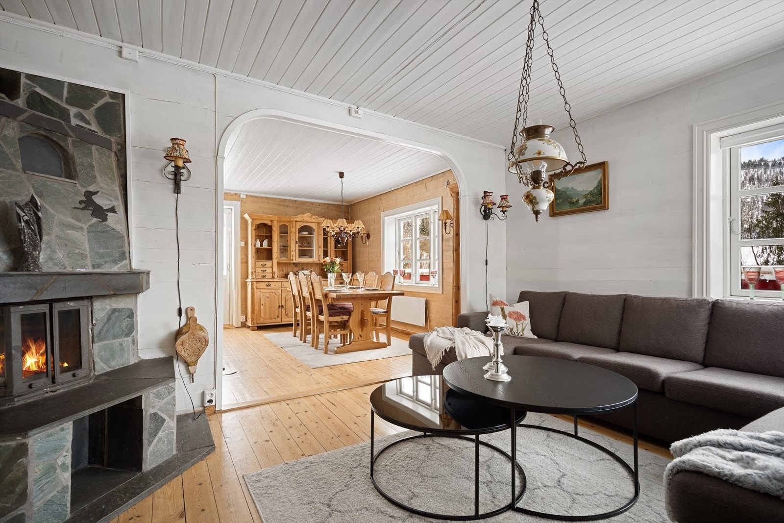 Penstue med peisovn Galleribilde