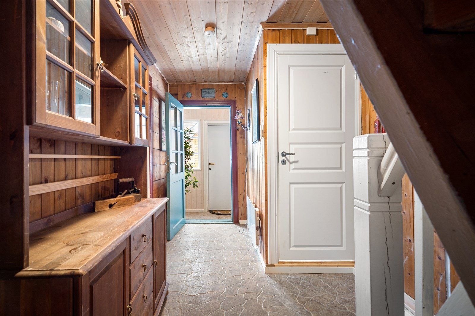 I gangen har man dør inn til baderommet Galleribilde