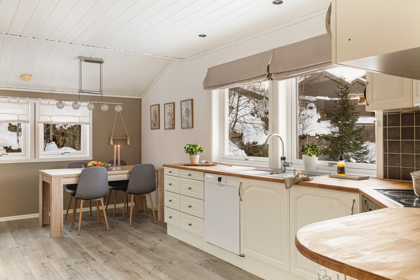 Det er også god plass til et koselig frokostbord. Galleribilde