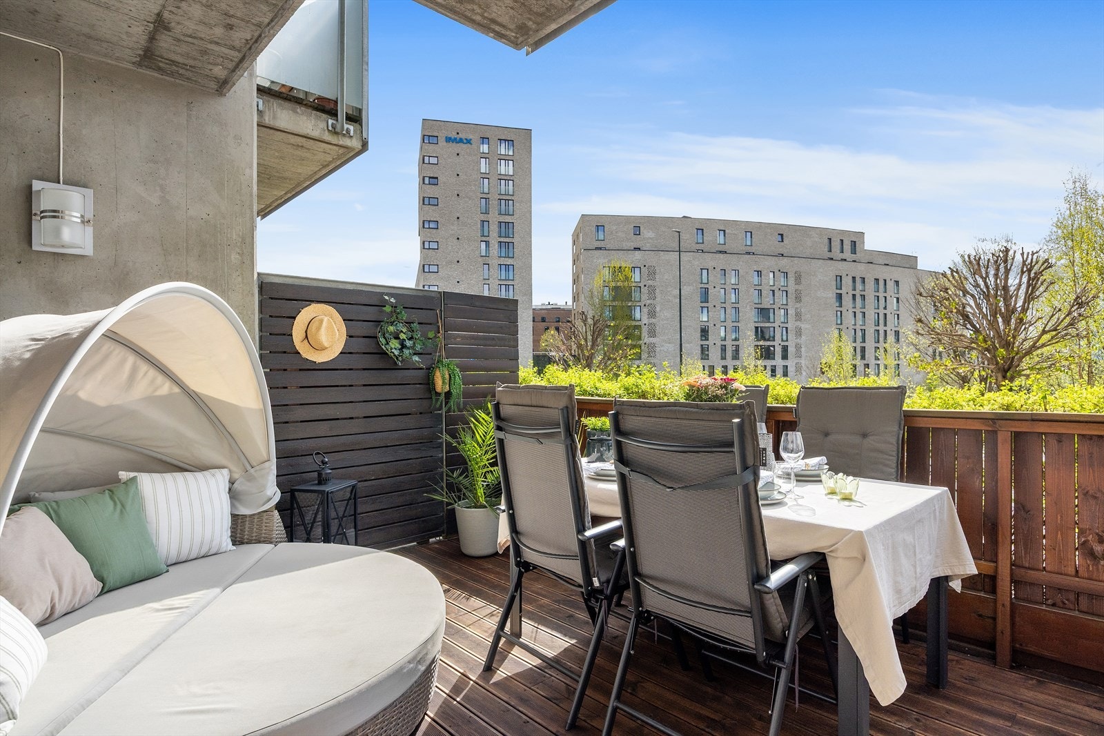 Leiligheten byr på en herlig vestvendt markterrasse på 20 m². Galleribilde