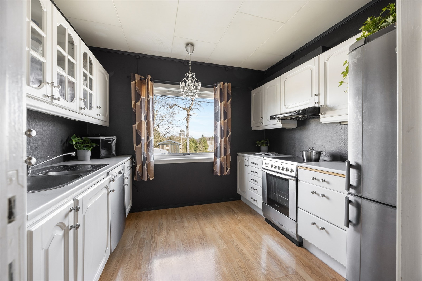 Det er rikelig med skap-/benkplass Galleribilde