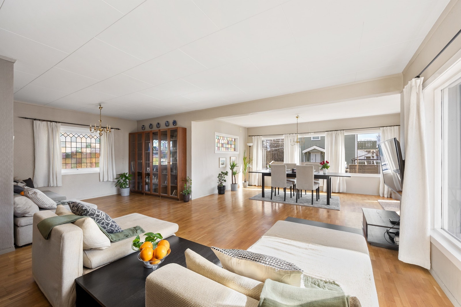 Stor stue med mange innredningsmuligheter. Galleribilde