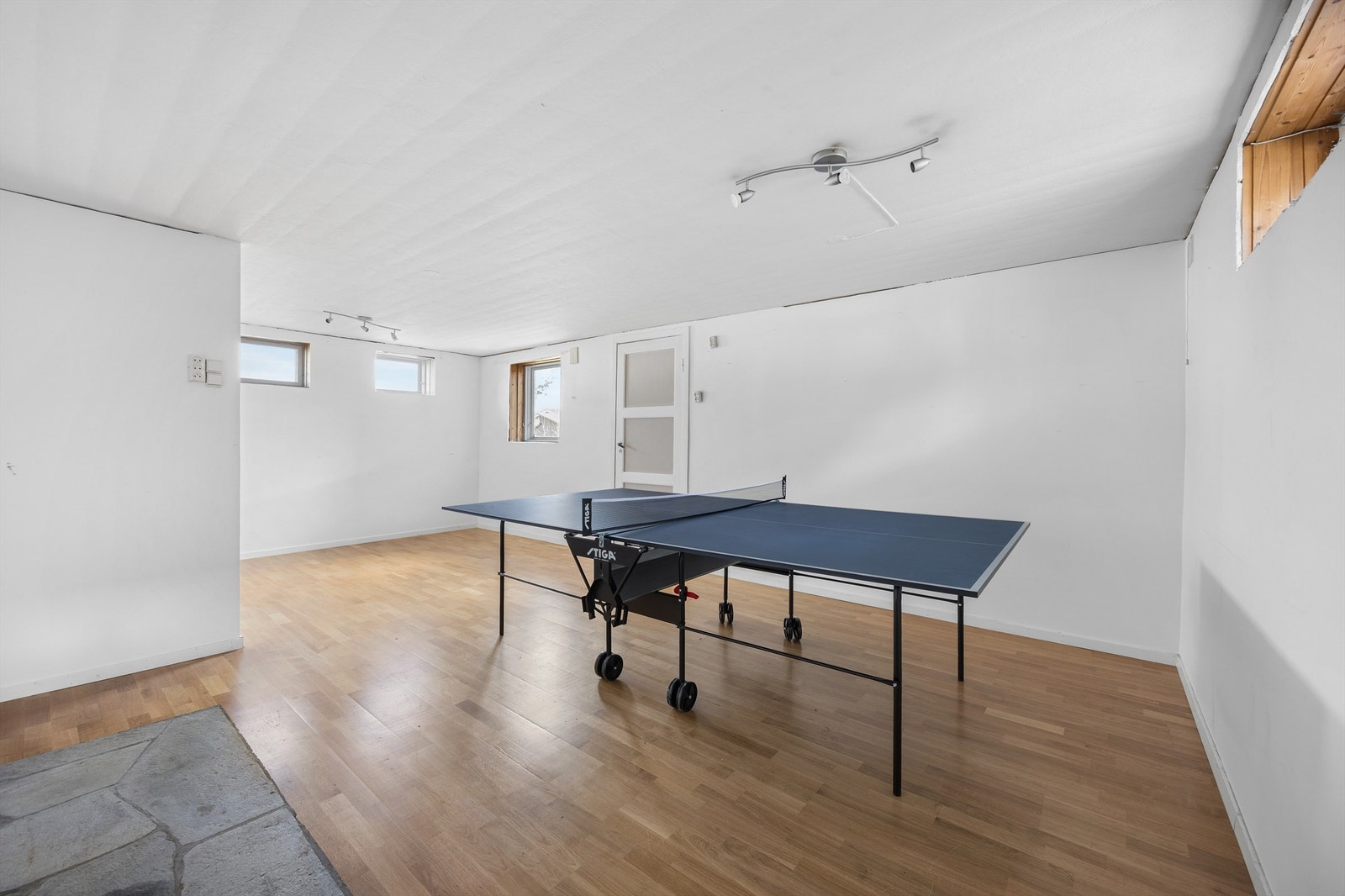 Kjelleretasjen har egen inngang Galleribilde