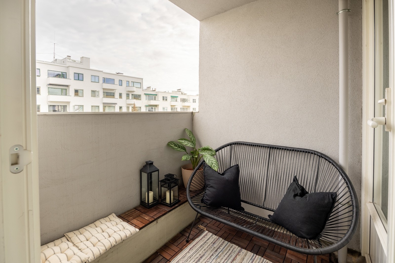 Leiligheten vender i sin helhet mot rolig og skjermet bakgård. Galleribilde