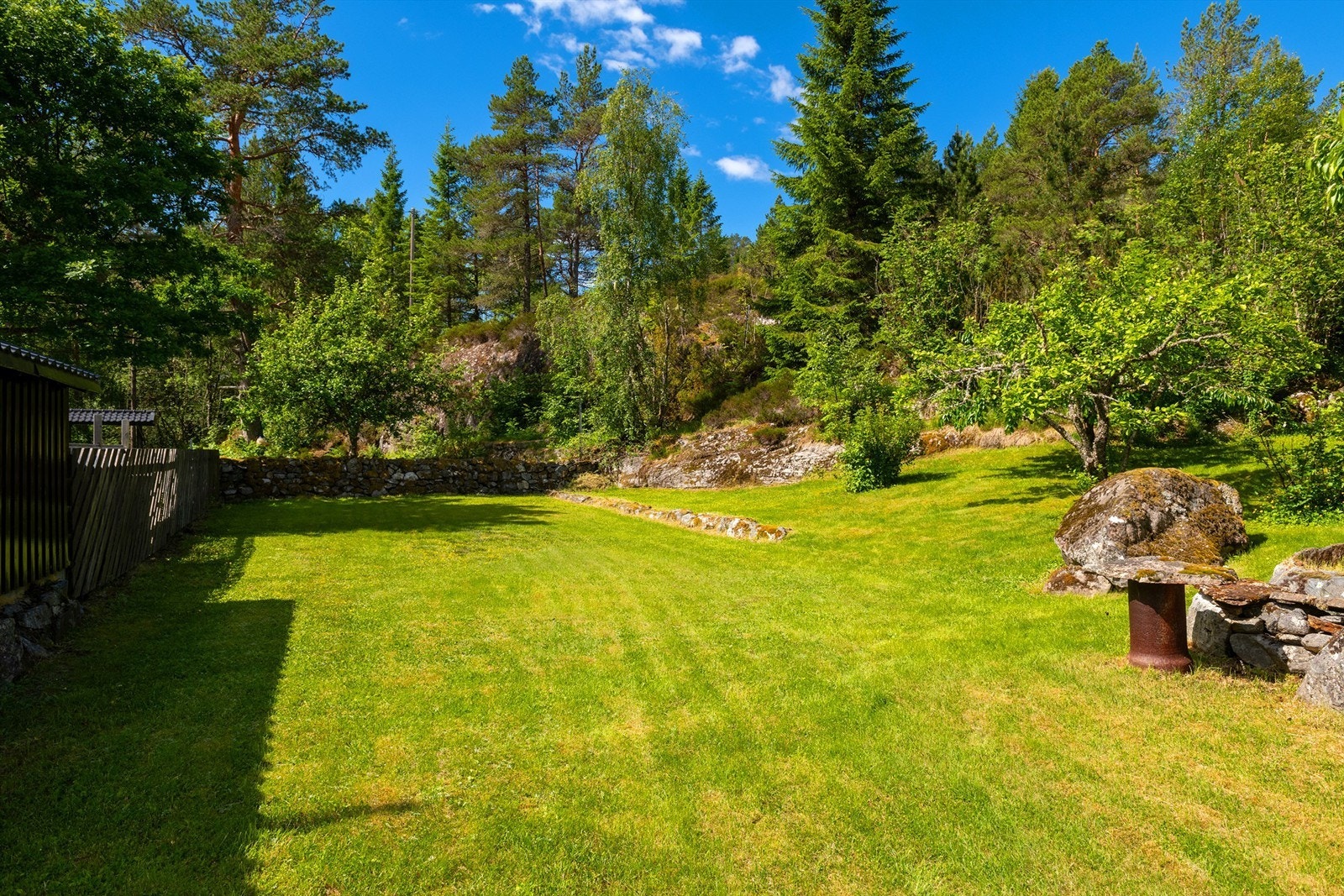 Plen med god plass for lek, spill og hyggelig sosialt samvær Galleribilde