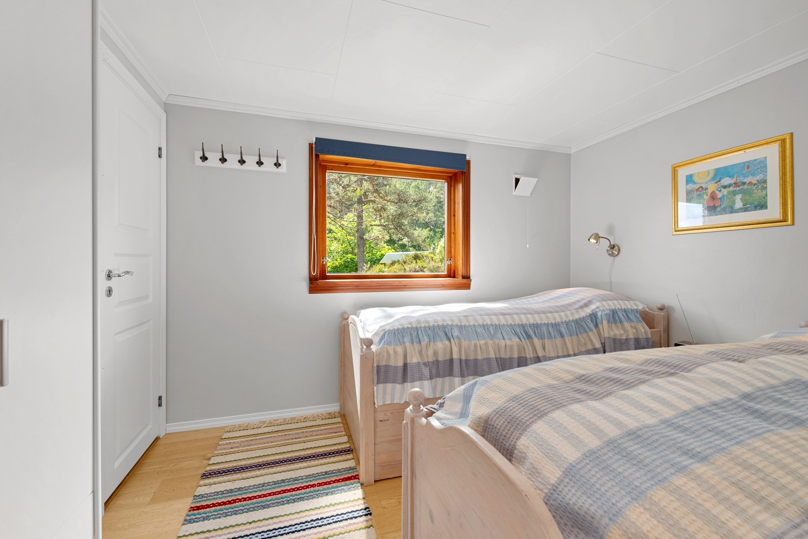 Soverom med 2 sengeplasser og tilkomst til bad Galleribilde