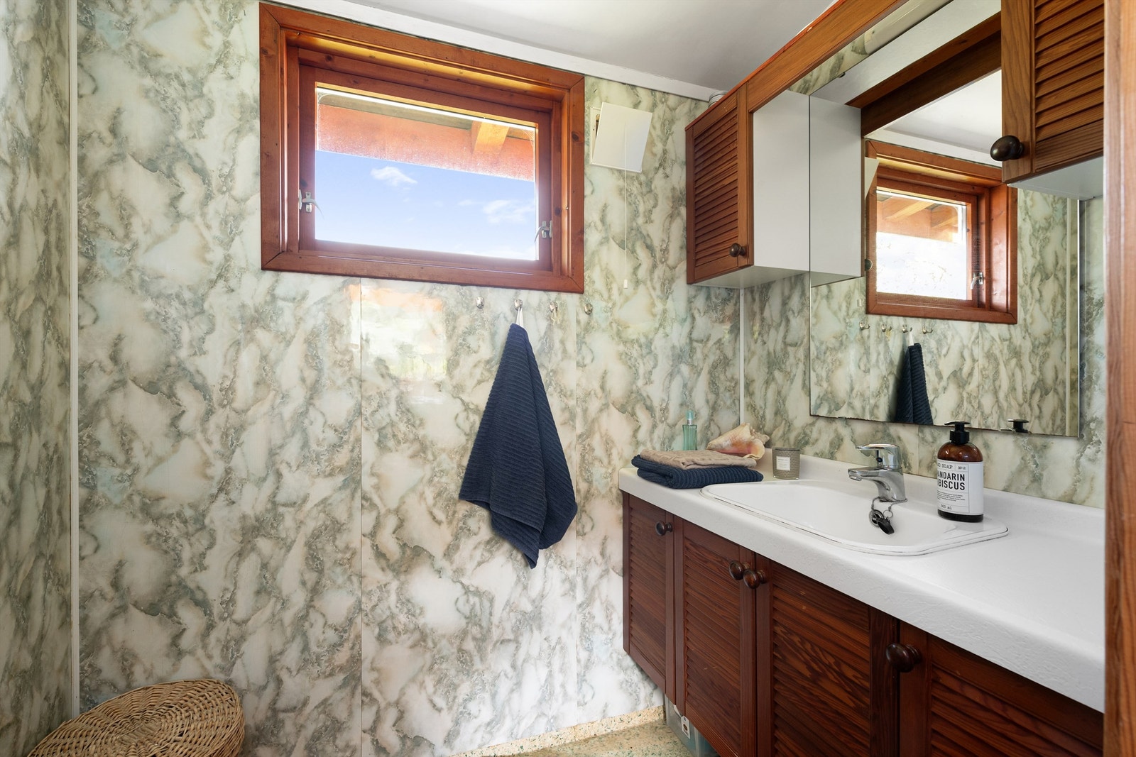 Rom med vask og innredning Galleribilde