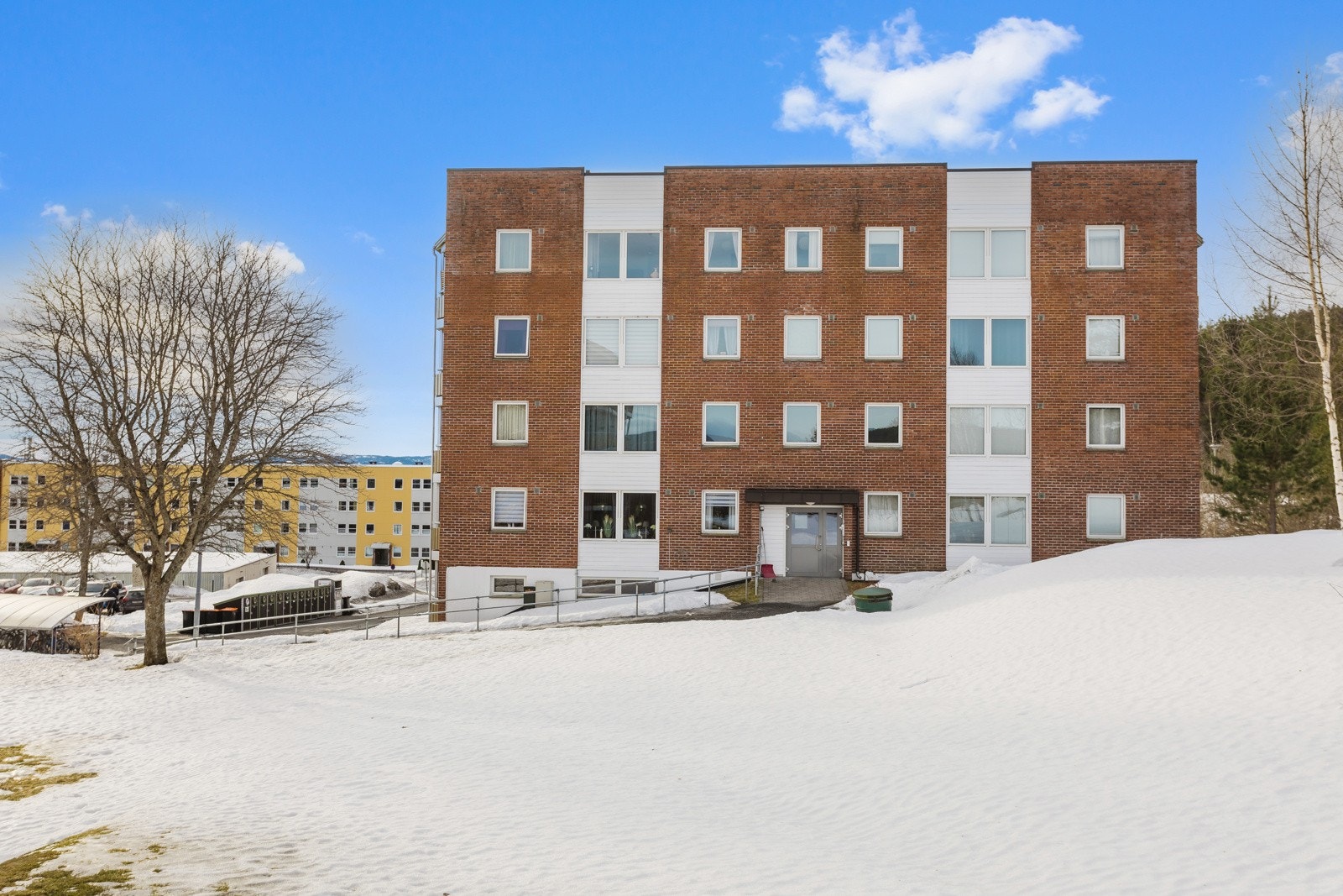 Boligen ligger i et rolig, etablert og barnevennlig område. Galleribilde