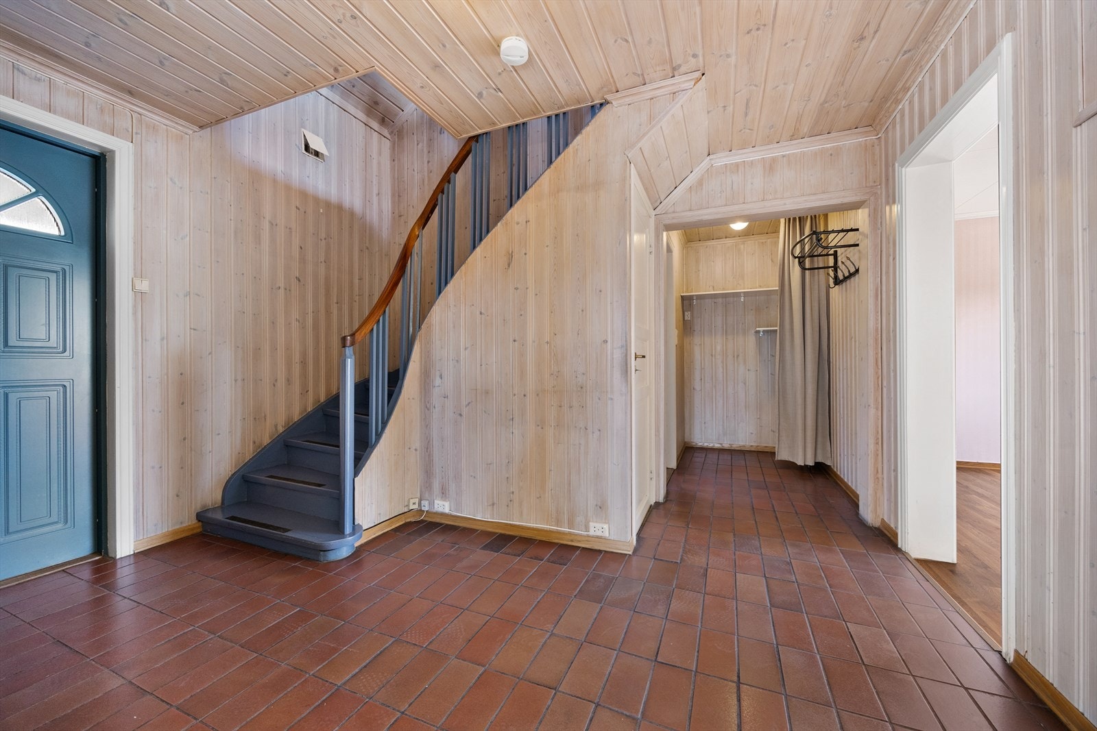 Entré og trapperom. Galleribilde
