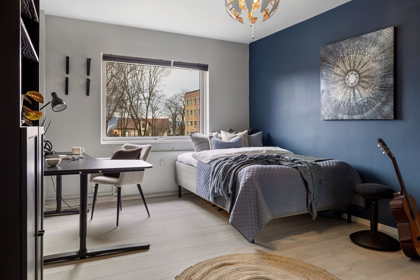 Soverom 2 er også et lyst og fint rom av god størrelse. Galleribilde