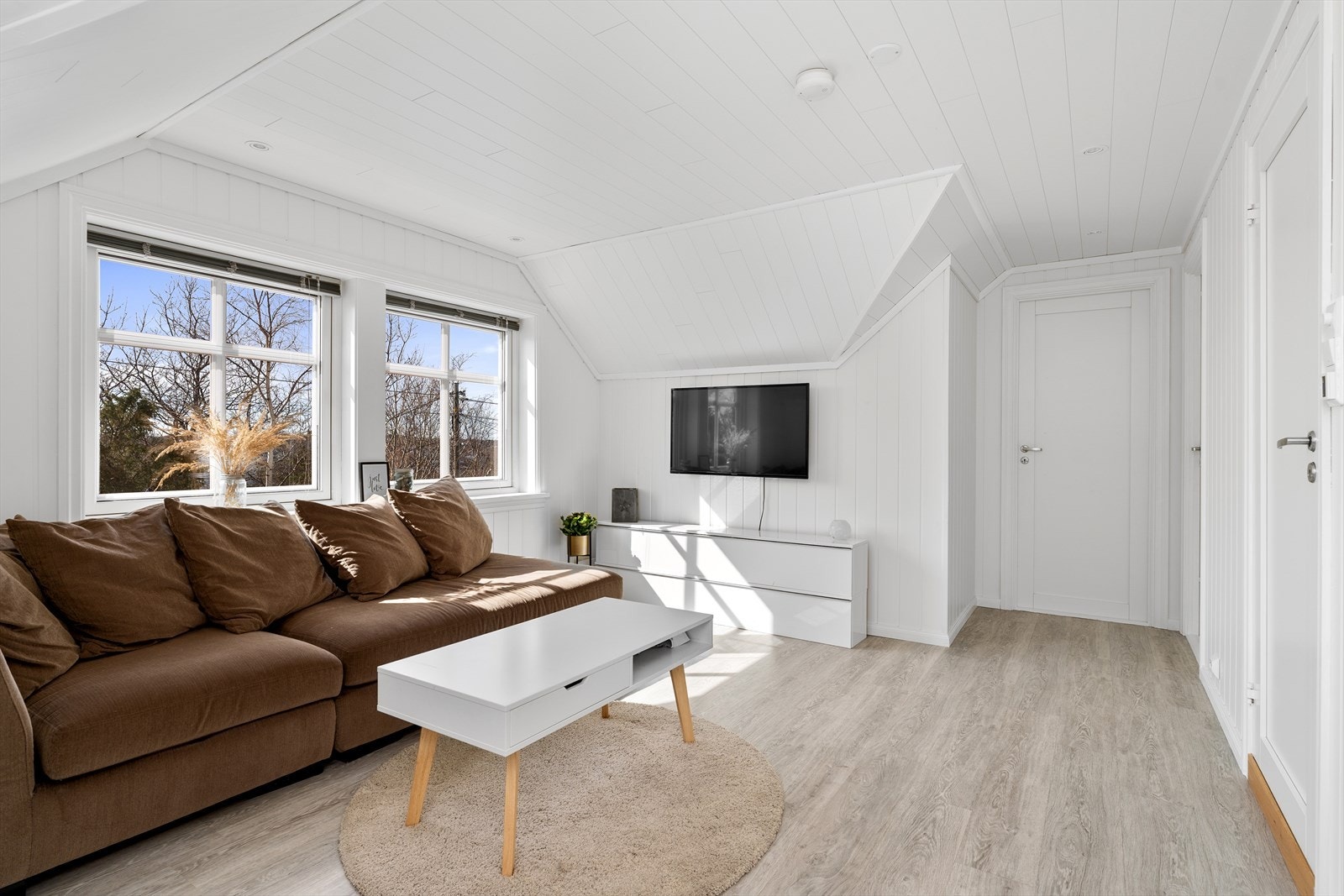 I boligens 2.etg. finner du loftstue, hele 3 soverom, samt et større oppusset bad. Galleribilde