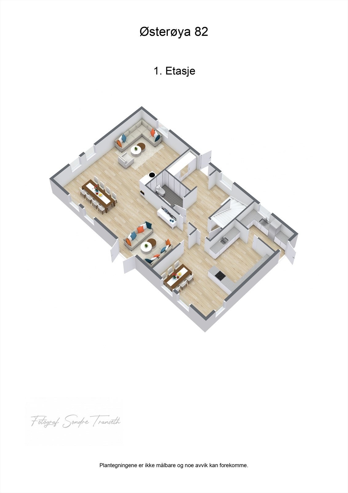 Planløsning 1. etg.: entre, hall, toalettrom, stue/spisestue med tilkomst til terrasse og hage, kjøkken, samt vaskerom. Galleribilde