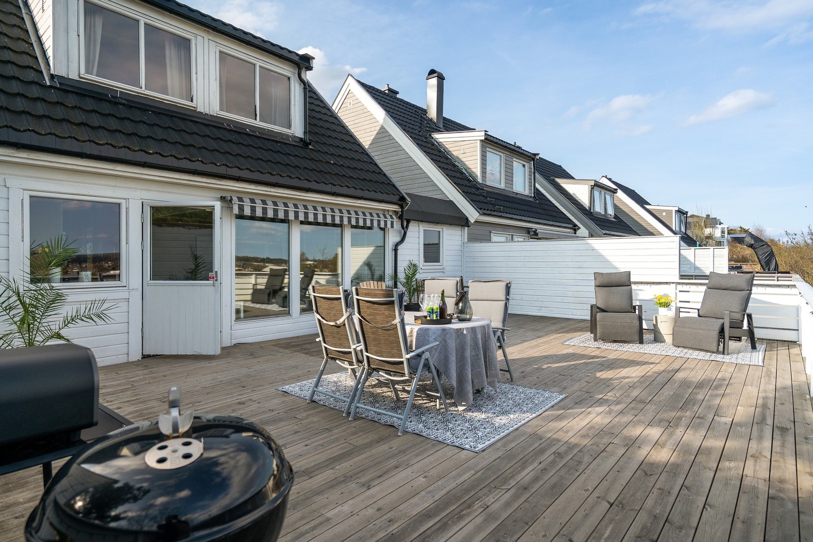 God plass til at familie og venner kan samles til grilling og sommeraktiviteter. Galleribilde