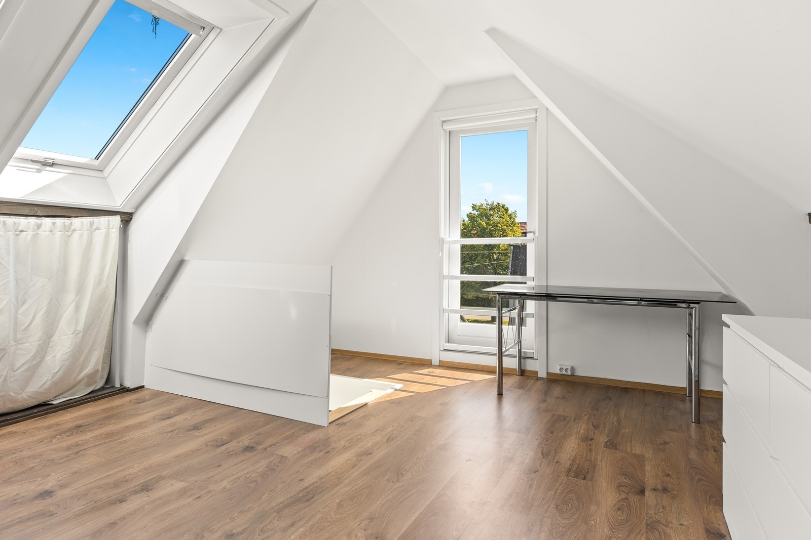 Innredet rom på loft Galleribilde