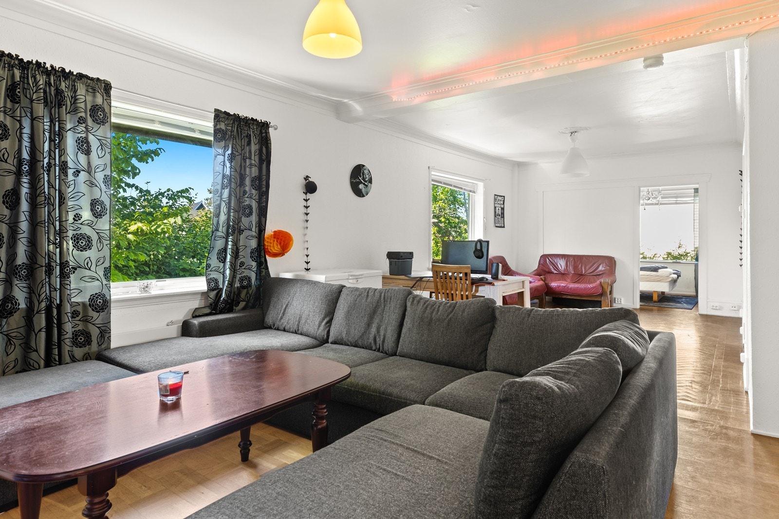 To større vindusflater gir godt lysinnslipp Galleribilde