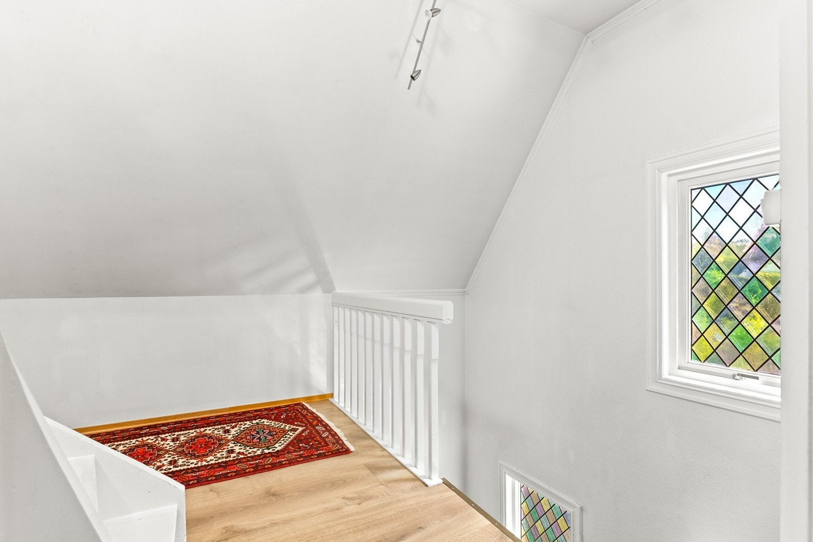 Trappegang i 2. etasje, med trapp videre til loft Galleribilde