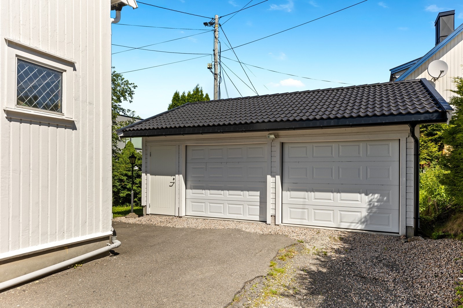 Oppstillingsplass for to biler samt lagringsplass Galleribilde