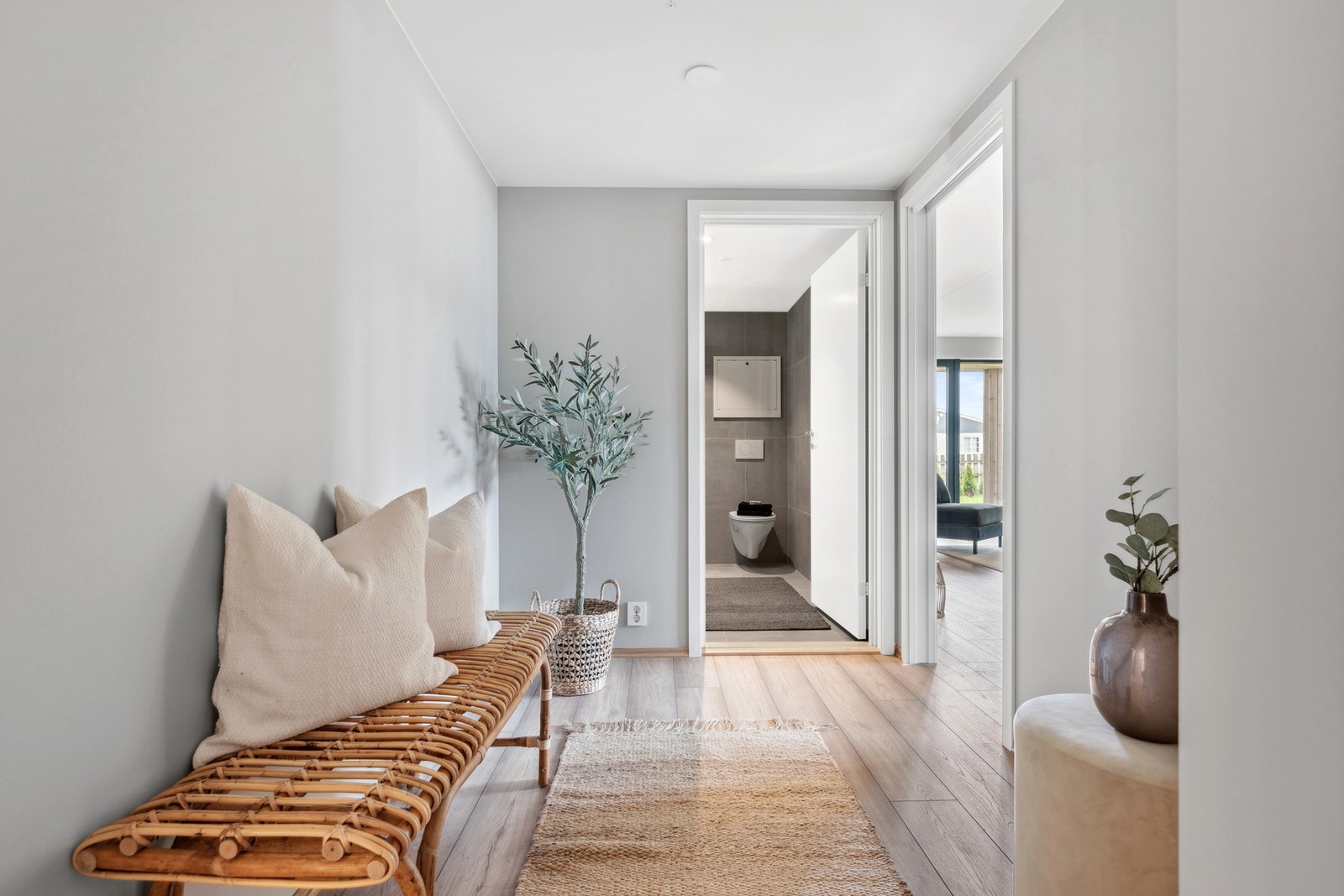 Velkommen inn! - En lys og innbydende entré. Galleribilde