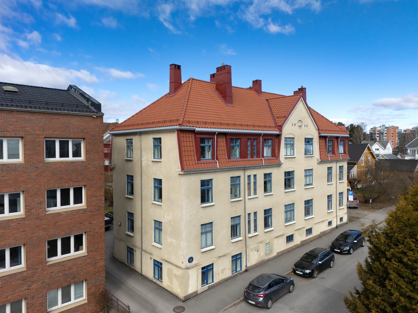 Støperigården er tegnet av arkiktekt Christian Reuter og oppført i jugendstil. Galleribilde