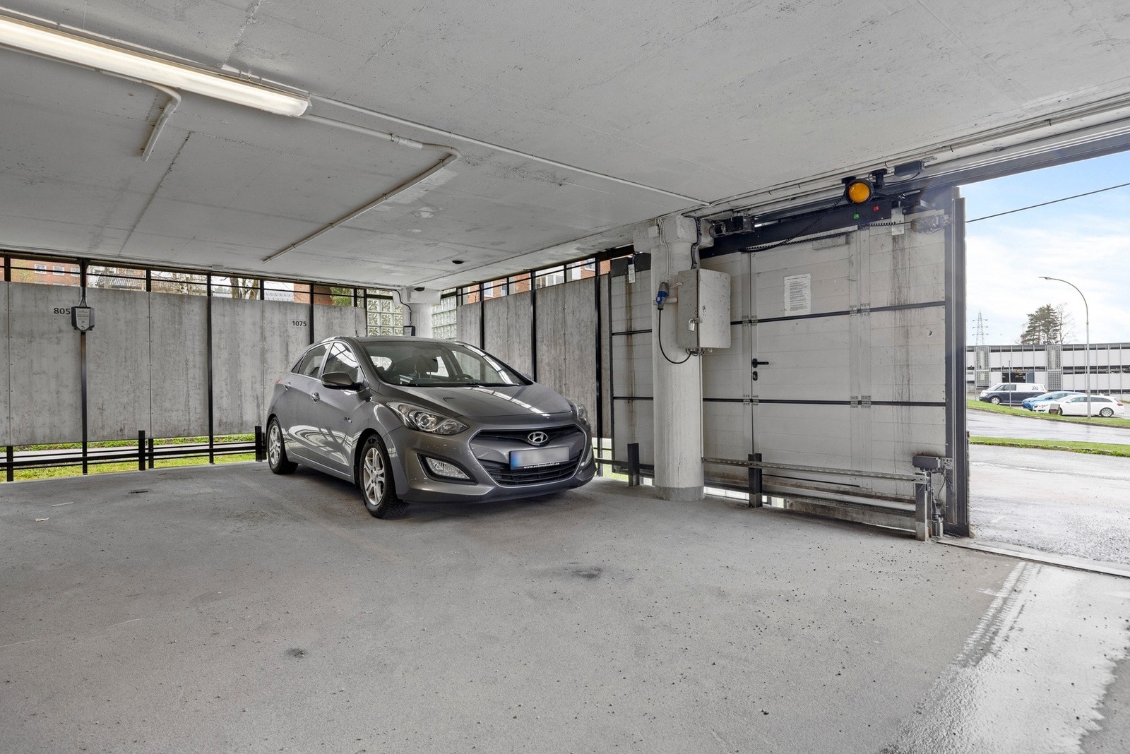 Boligen disponerer garasjeplass Galleribilde