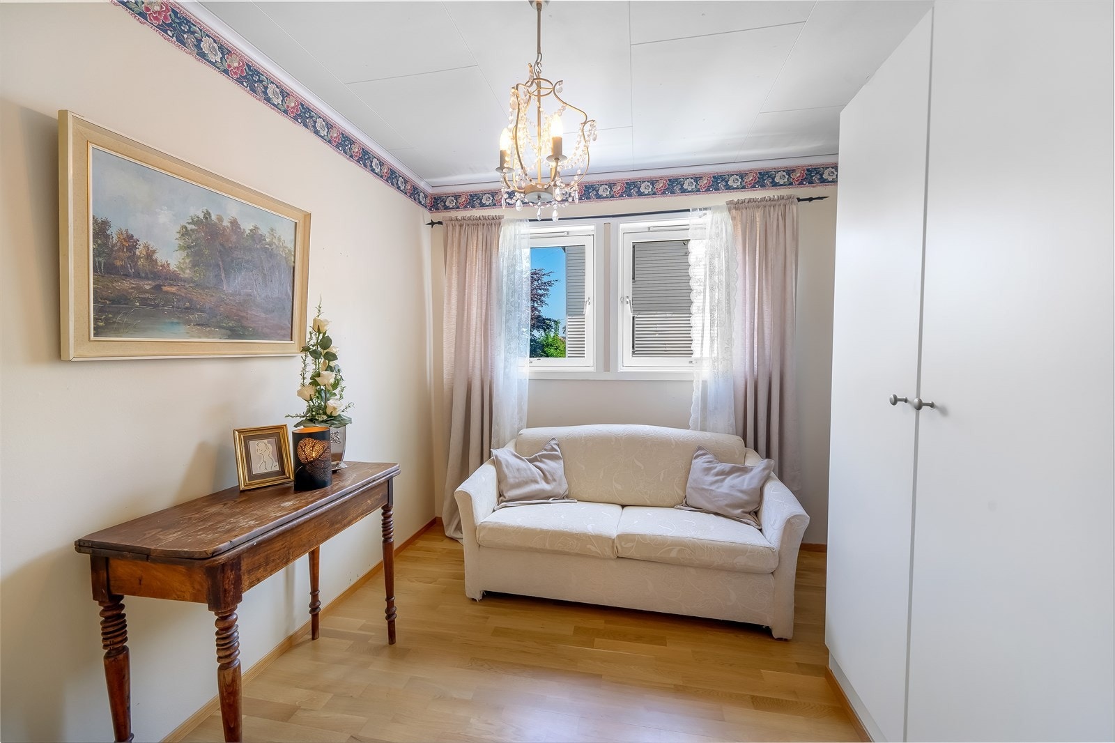 Soverom på øverste plan. Soverom 2 av 3jpg Galleribilde