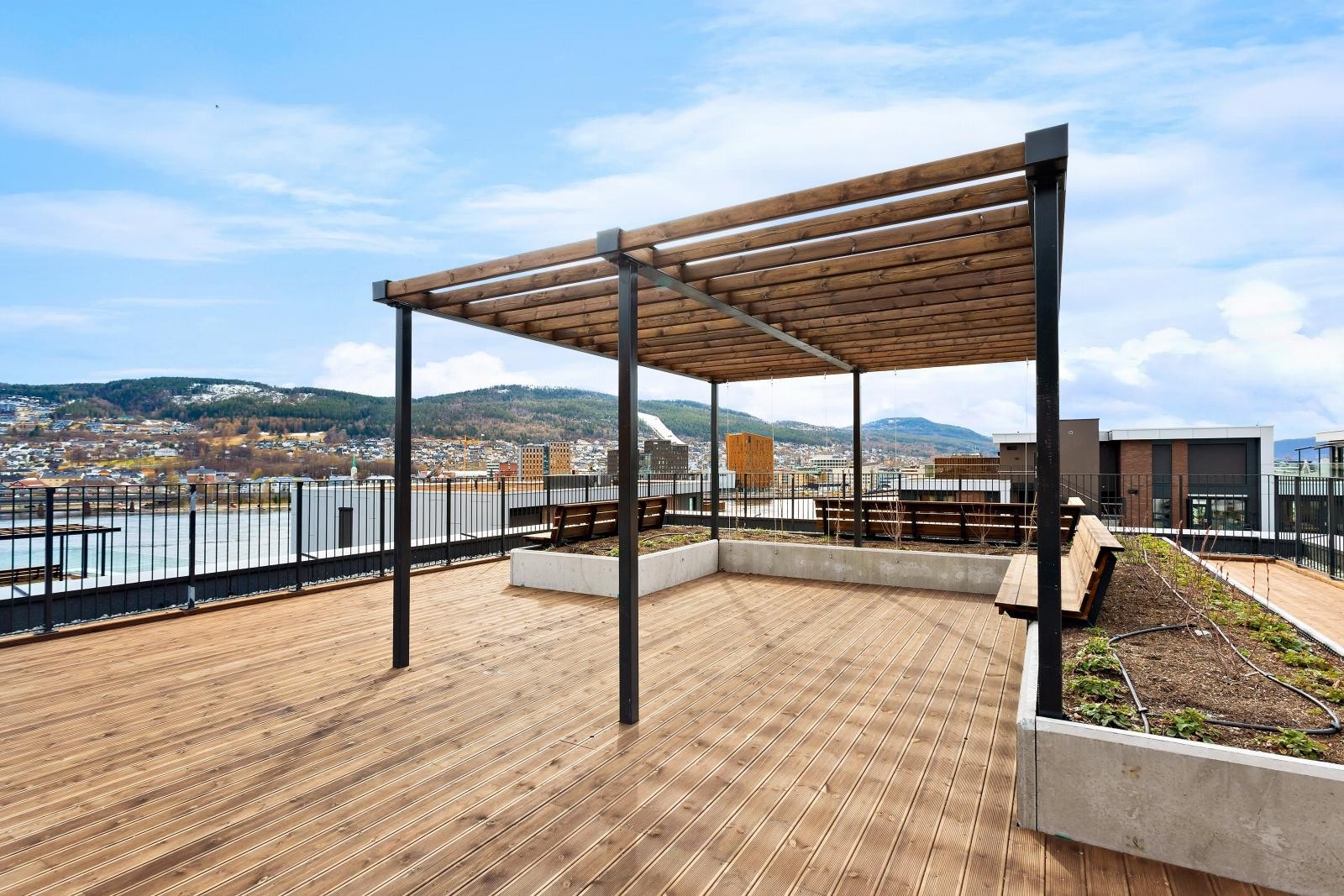 Det er 7 store felles takterrasser hvor alle har meget gode sol- og utsiktsforhold Galleribilde