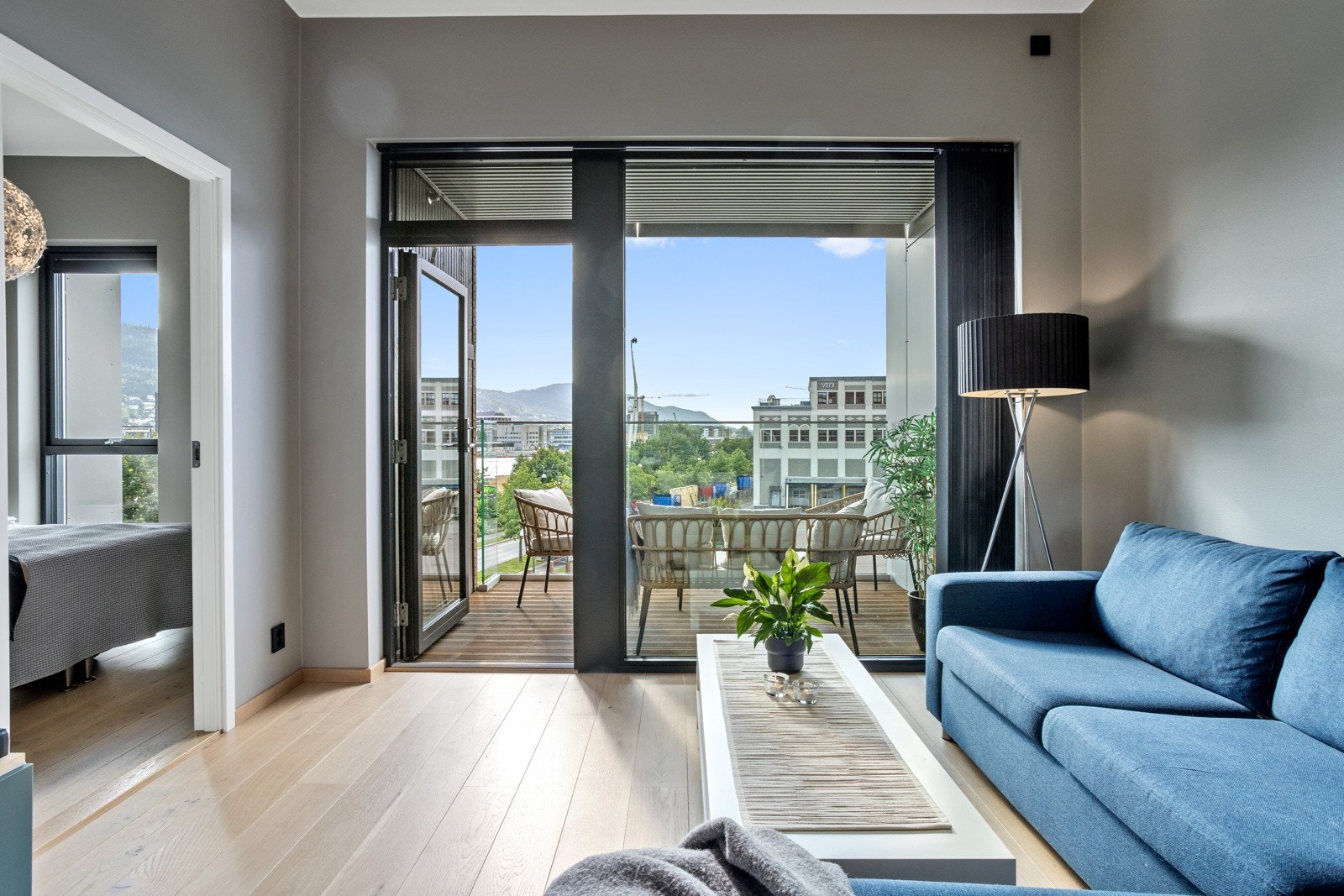 Panoramavinduer i begge ender gir en masse lys og en ekstra luftig følelse | komfortabel vannbåren gulvvarme | balansert ventilasjon Galleribilde