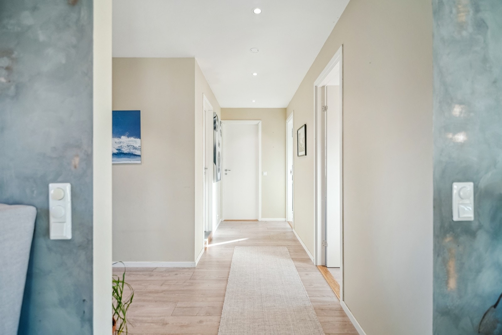 Med ledspotter i himling kan du justere lysstyrken etter behov. Galleribilde