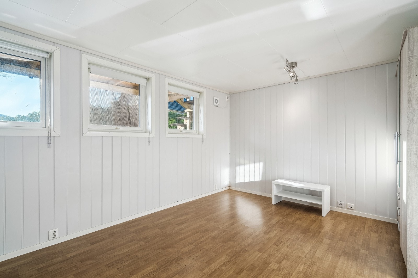 Det er foretatt bruksendringer i hele underetasjen, dette er søknadspliktig bruskendringer (se salgsoppgave for mer info). Galleribilde