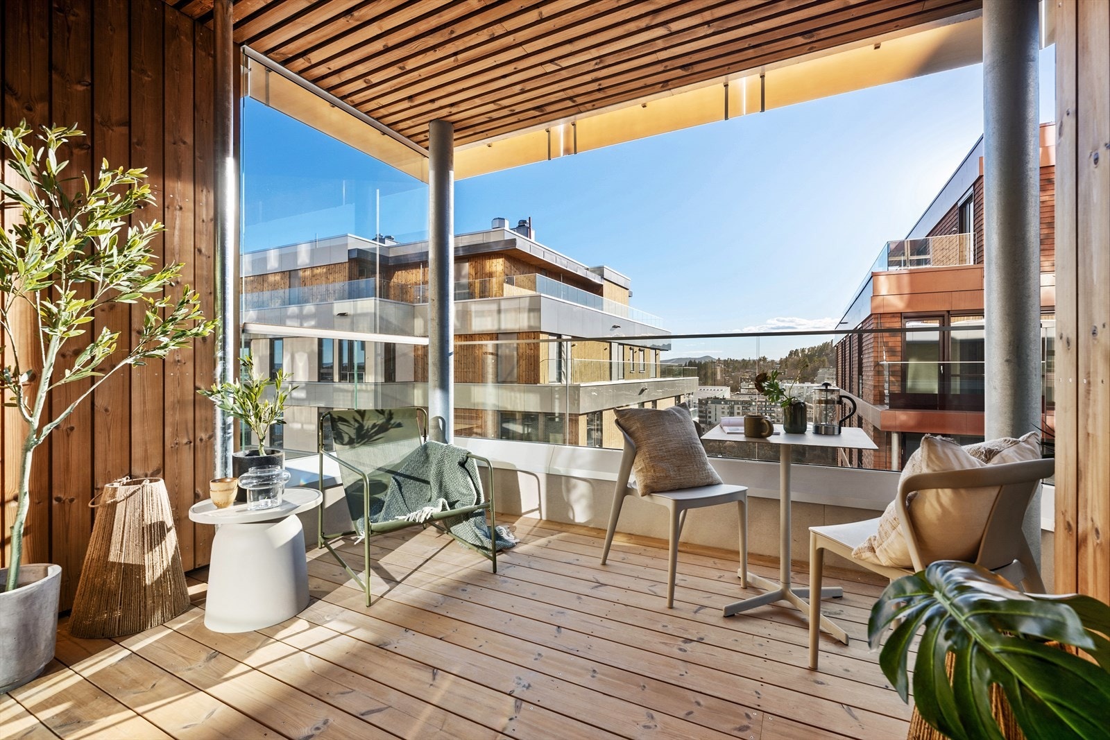 Fra stuen er det videre adkomst til en solrik sydvestvendt balkong på hele 10 m² Galleribilde