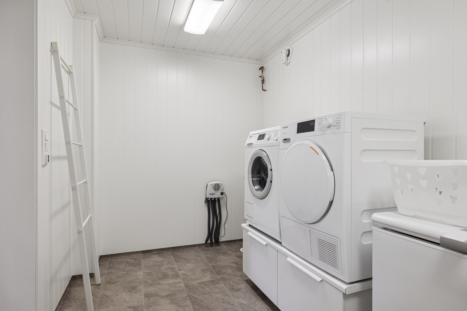 Pent vaskerom. Varmekabler i gulv. Galleribilde