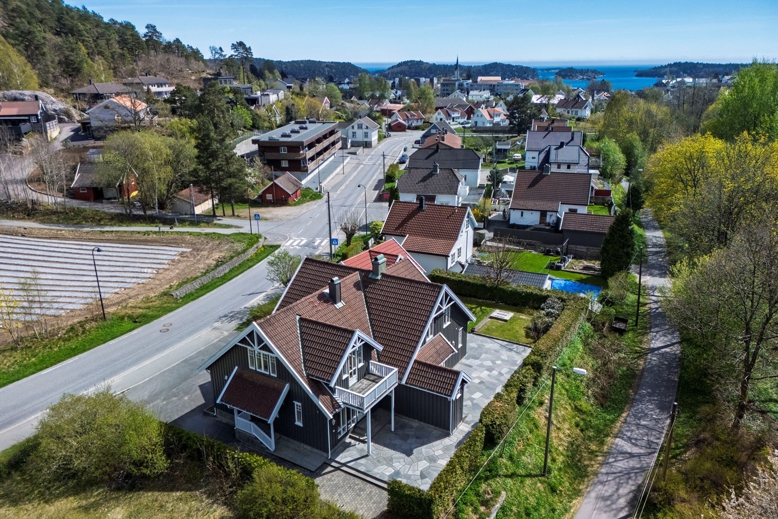 Veletablert område nær sentrum og skoler. Galleribilde