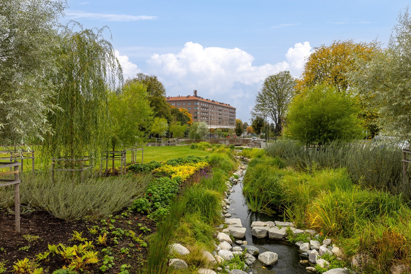 Nærområdet har flere idylliske, grønne lunger man kan nyte godt av. Galleribilde