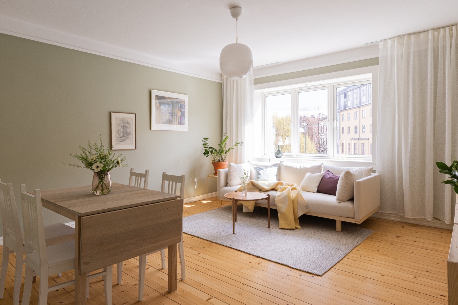 Boligen tilhører et meget populært borettslag med god drift, godt naboskap og nærhet til alt! Galleribilde