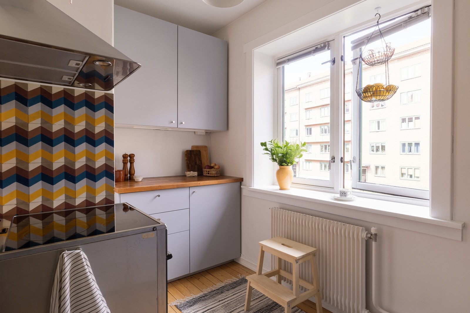 Det er plass til et lite frokostbord på kjøkkenet dersom ønskelig. Galleribilde