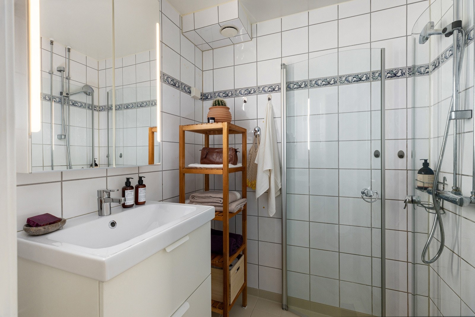 Badet ble i 2004-2005 rehabilitert i regi av borettslaget, og det har senere blitt satt inn opplegg for vaskemaskin. Galleribilde