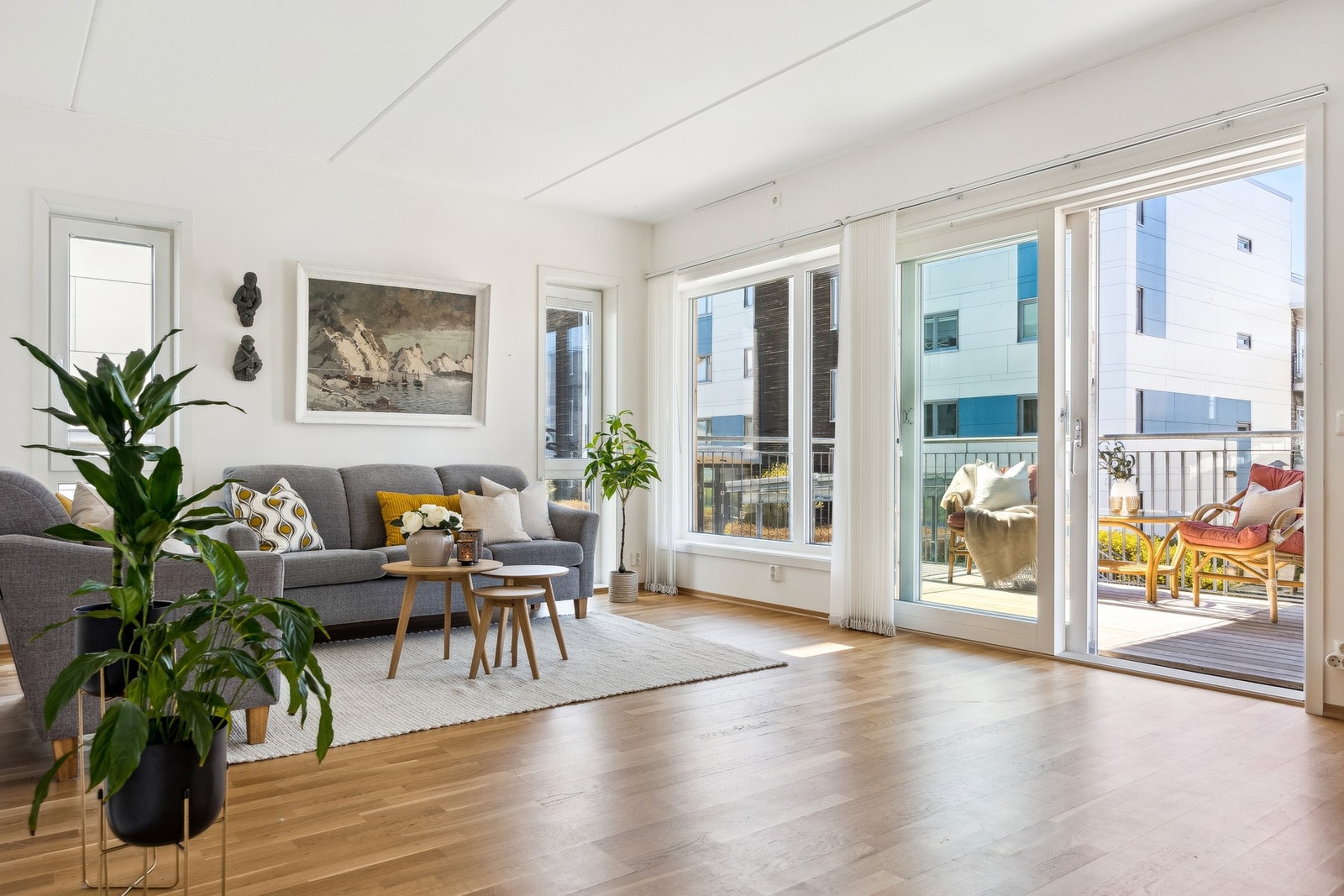 Luftig og fin 3-roms leilighet i 2. etasje. Galleribilde