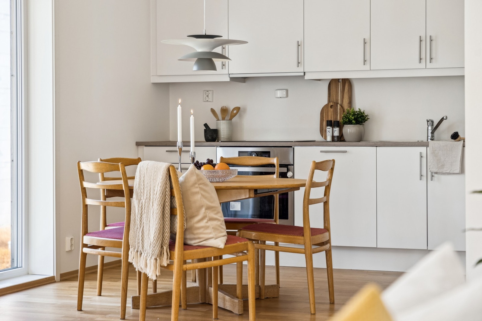 Veldig bra utformet med masse skap- og benkeplass. Galleribilde