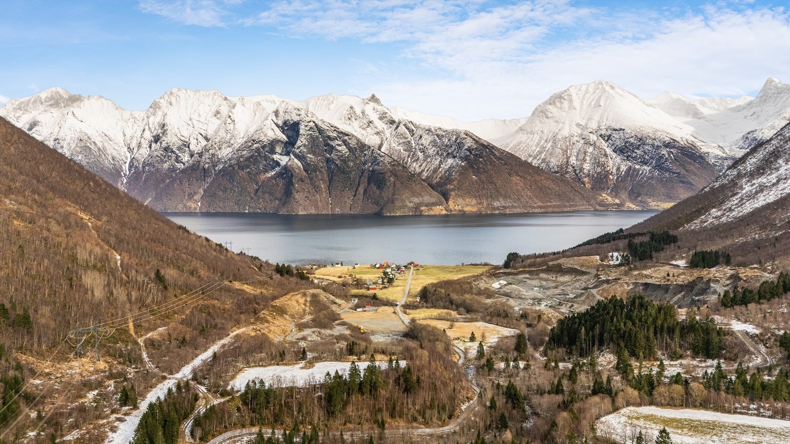 Utsikt nedover mot Standal Galleribilde