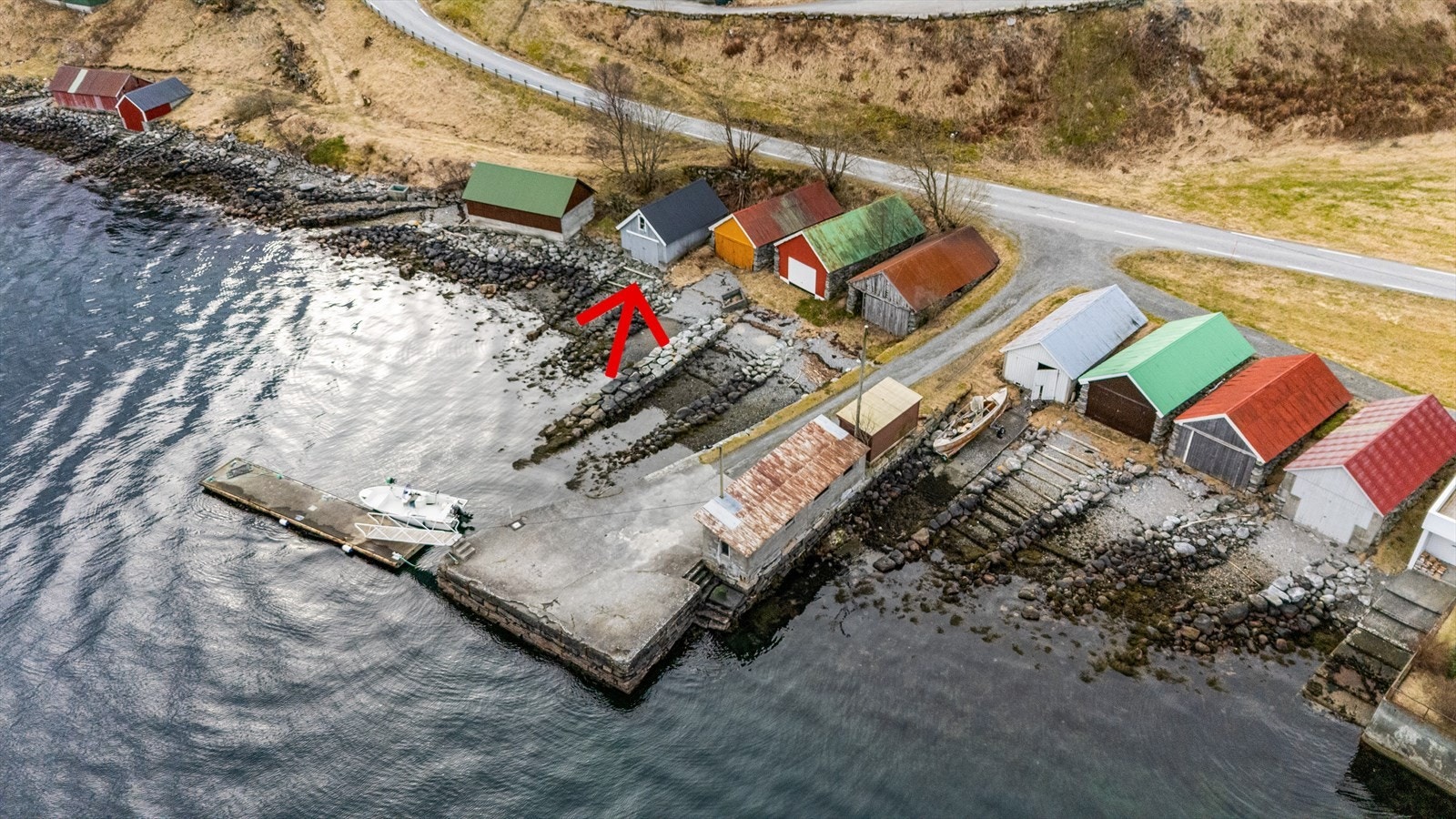 Eget naust følger med med tilgang til gjestebrygge Galleribilde