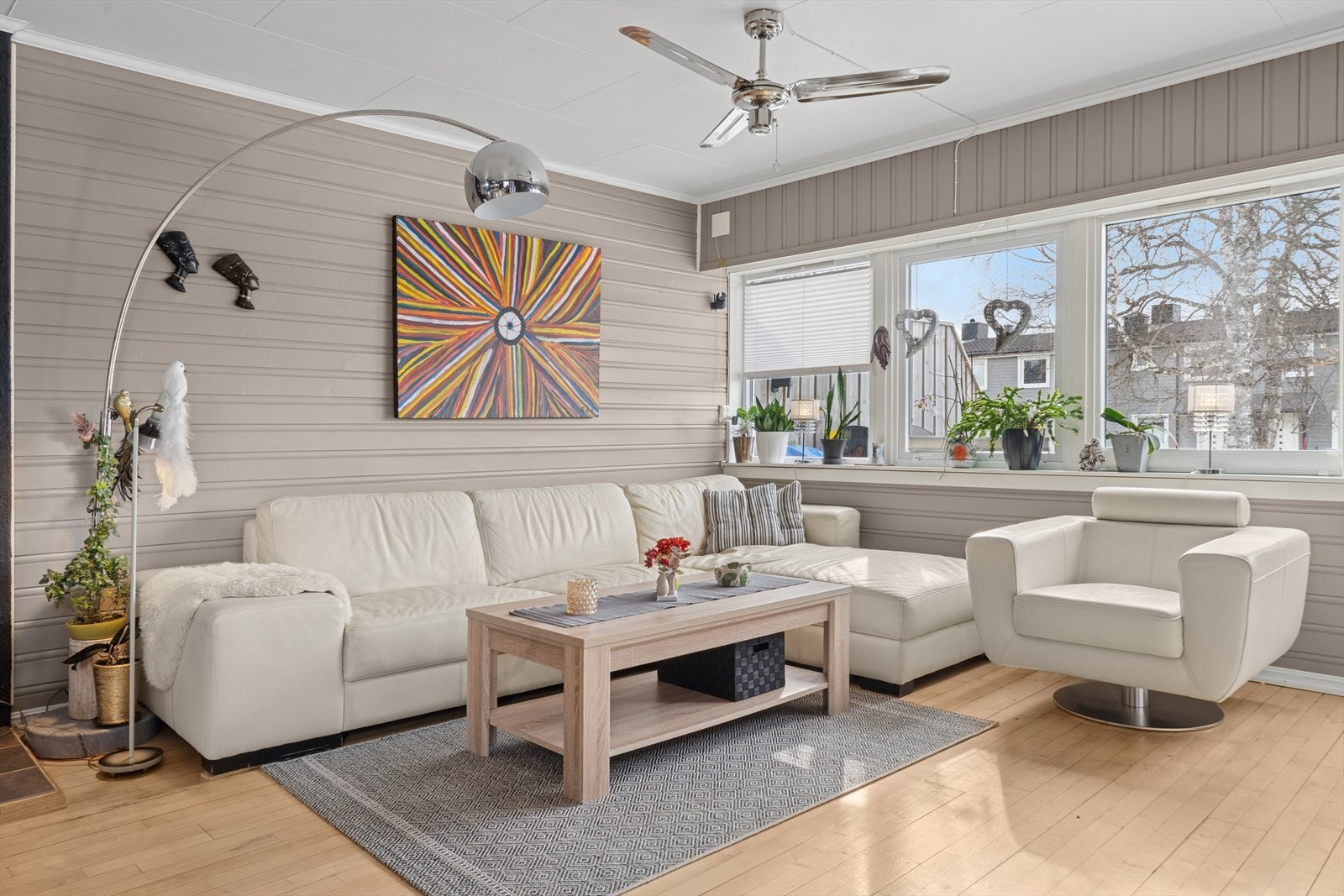 Stuen fremstår som romslig og er lett å innrede Galleribilde