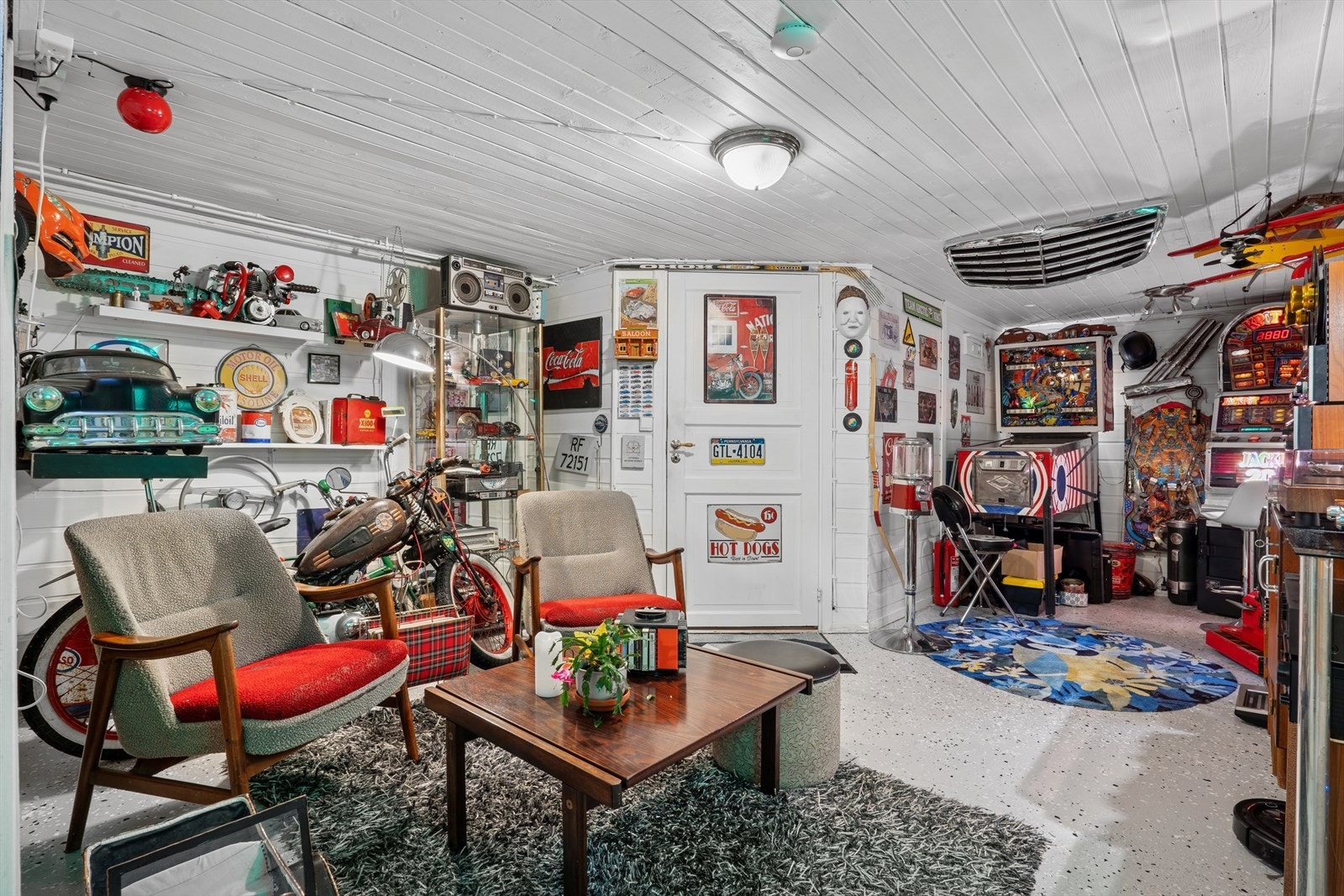 I kjelleren finner man et romslig hobbyrom samt en bod og et bad/vaskerom (ikke omsøkt) Galleribilde