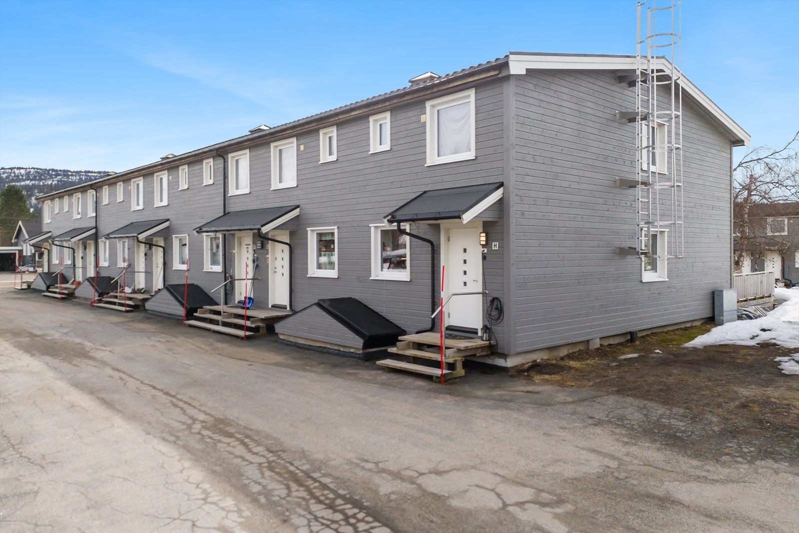 DNB Eiendom v/Lars-Kåre Valla Jacobsen har gleden av å presentere denne flotte boligen i Dalbakken 15! Galleribilde