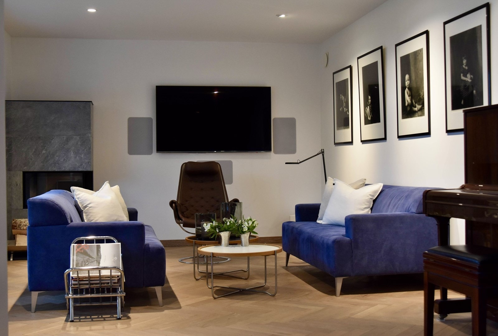 Stue med lekker klebersteinspeis. Eksklusivt hel-limt Skovin fiskebensmønstret eikegulv. Galleribilde