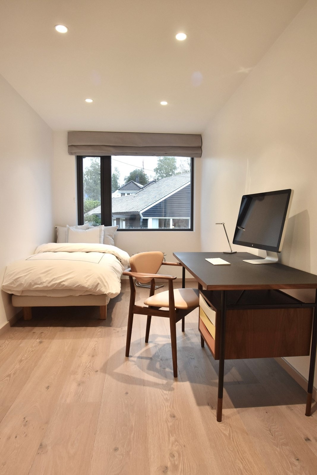 Soverom 2 og 3 med god plass til dobbeltseng og garderobeskap. Galleribilde