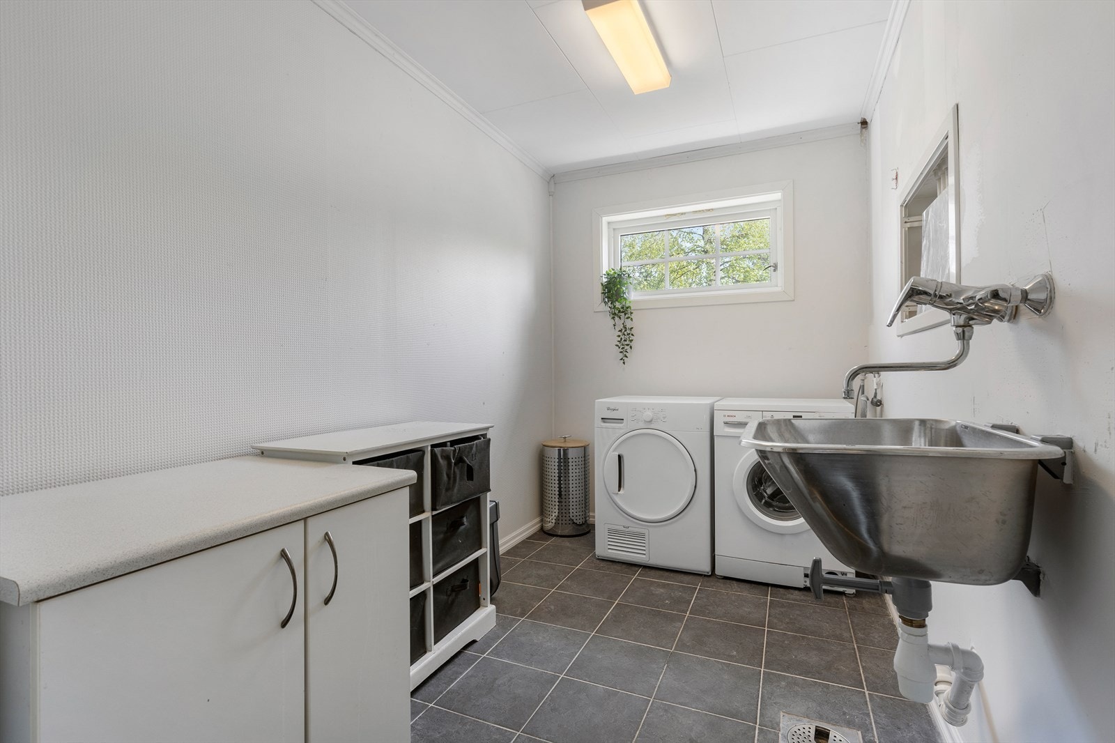 Vaskerom vis-a-vis gang. Galleribilde