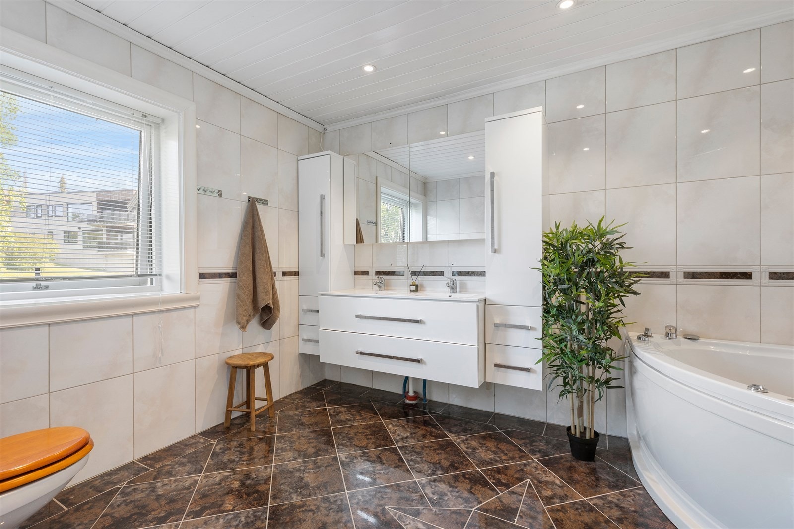 Bad i 2.etg. Galleribilde