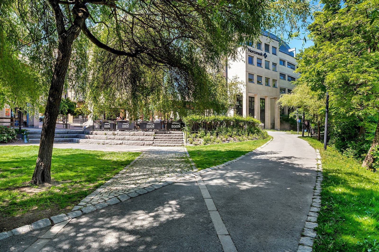 Svært sentral beliggenhet med det aller meste i nærheten. Galleribilde