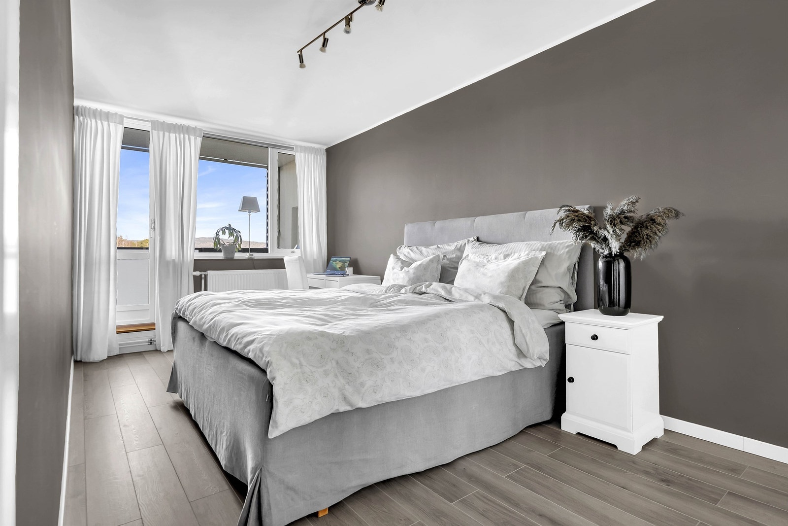 Fra rommet er det utgang til en balkong på 6 kvm. Galleribilde